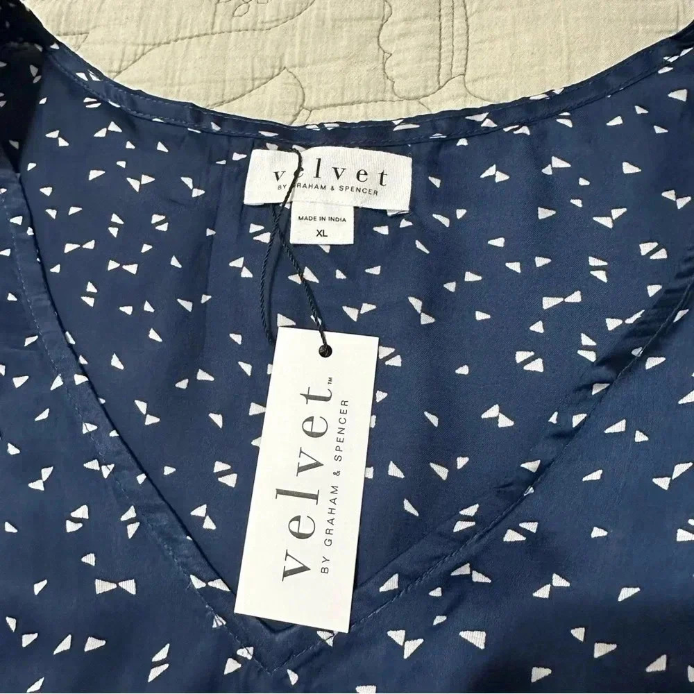 NWT Velvet by Graham & Spencer Navy Silky Tank Size XL - Picture 3 of 4